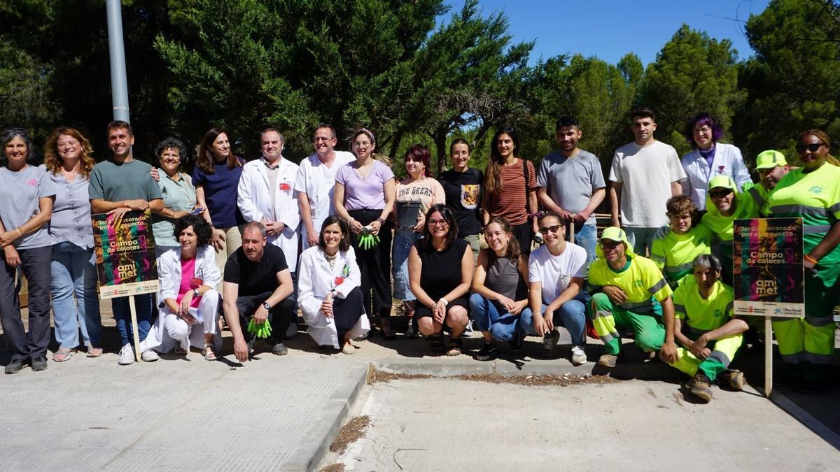 Participantes en el programa Campo de Colores y responsables de las dos entidades, juntos.