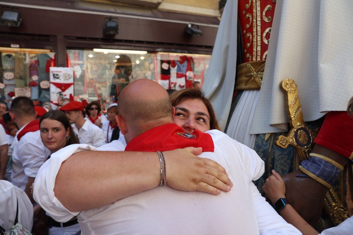 La Asociacion Festa-Los de Bronce entrega el Premio Festa 2022 a las mujeres que impulsaron la desaparición de las llamadas "madrinas" de las peñas en los Sanfermines