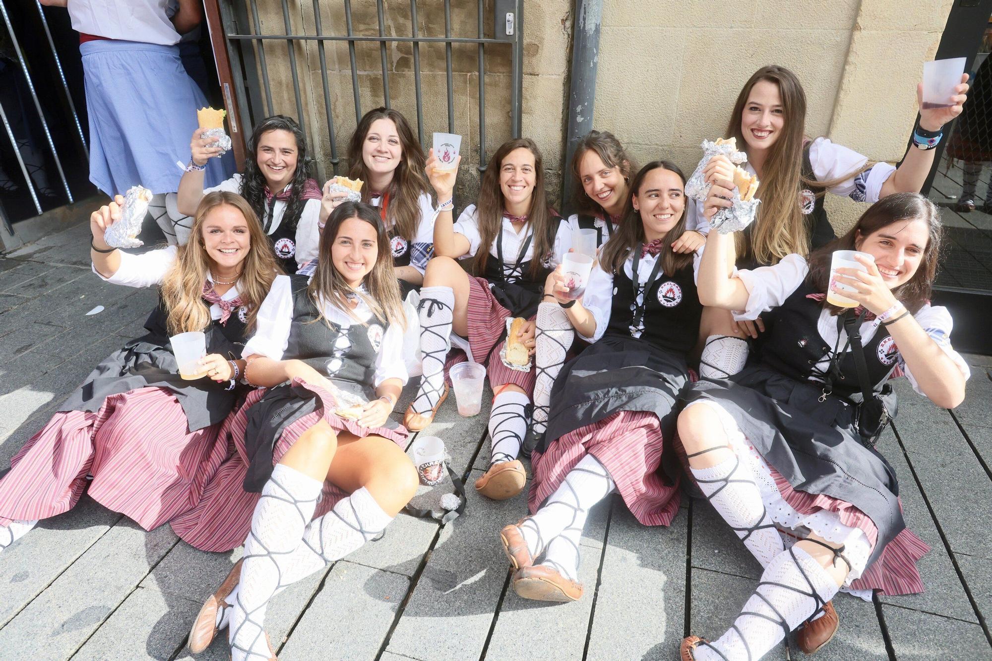 En imágenes: Blusas y neskas disfrutan de Santiago