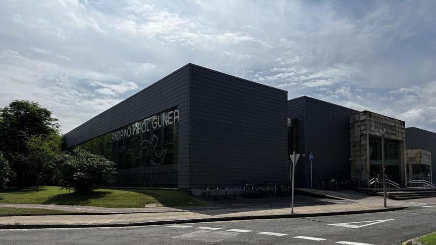 Durango regula el uso del vestuario mixto de Landako