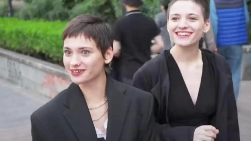 El emotivo reencuentro de dos gemelas robadas gracias a TikTok
