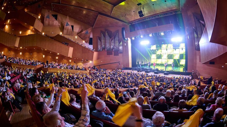 Puro Relajo conquista el Euskalduna y anuncia una gira estival con más de 90 conciertos