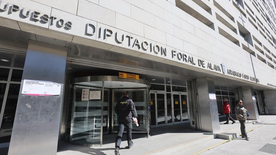 Álava mejorará la accesibilidad del Registro y la sede de Hacienda para personas con discapacidad