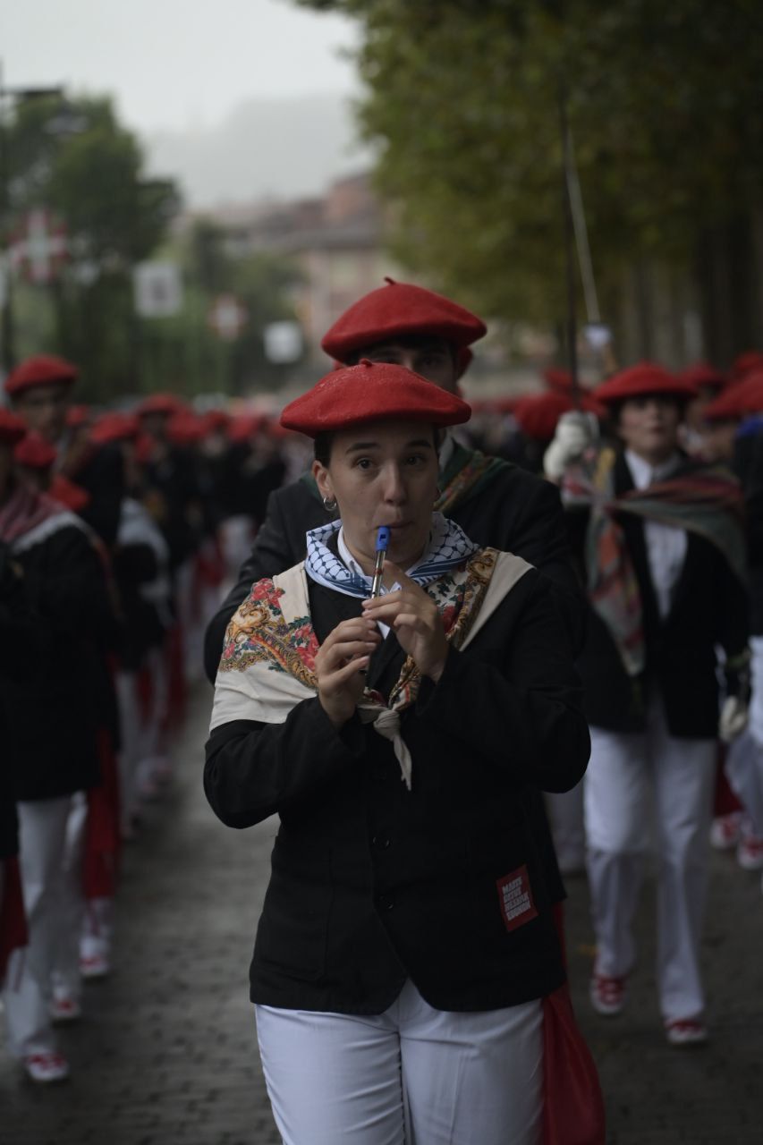 La compañía Jaizkibel desfila en Hondarribia
