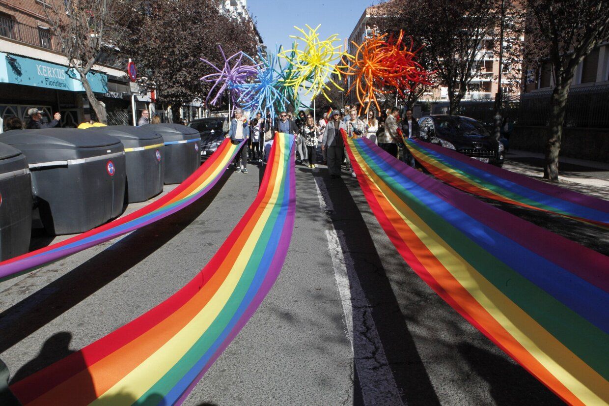 En imágenes: éxito absoluto en la fiesta contra de la LGTBIfobia de la zona Gorbea de Vitoria