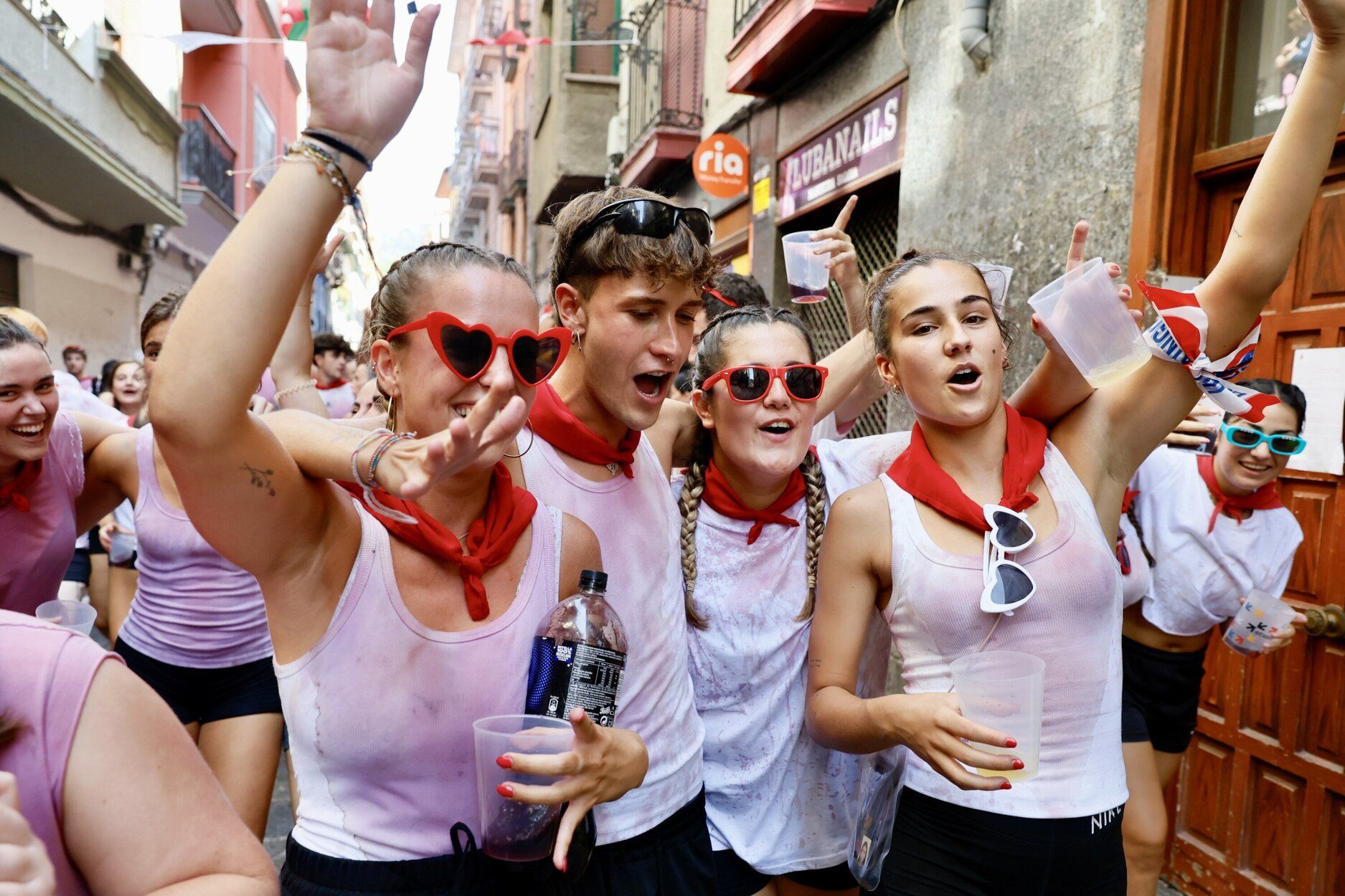 Fiesta de vino tinto en Elgoibar con el Txiki Eguna
