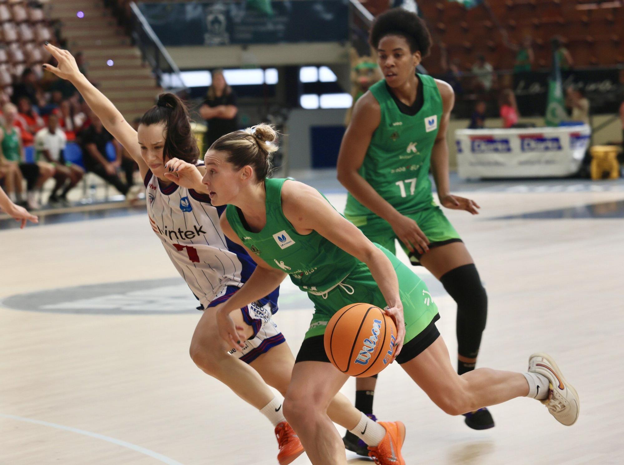 En imágenes: El Araski impone su ley en el derbi vasco (58-55)