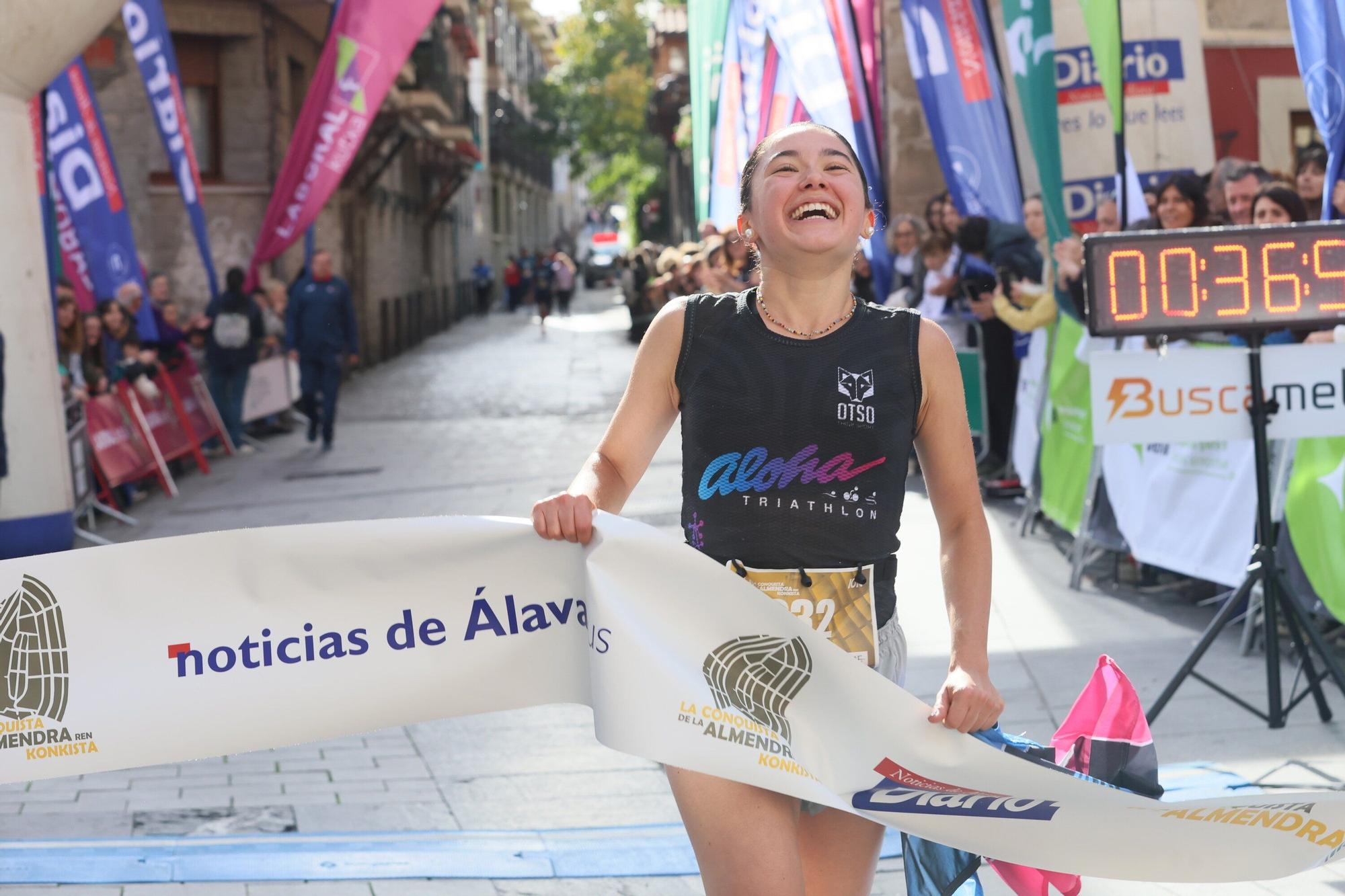 En imágenes: Miles de personas participan en La Conquista de la Almendra