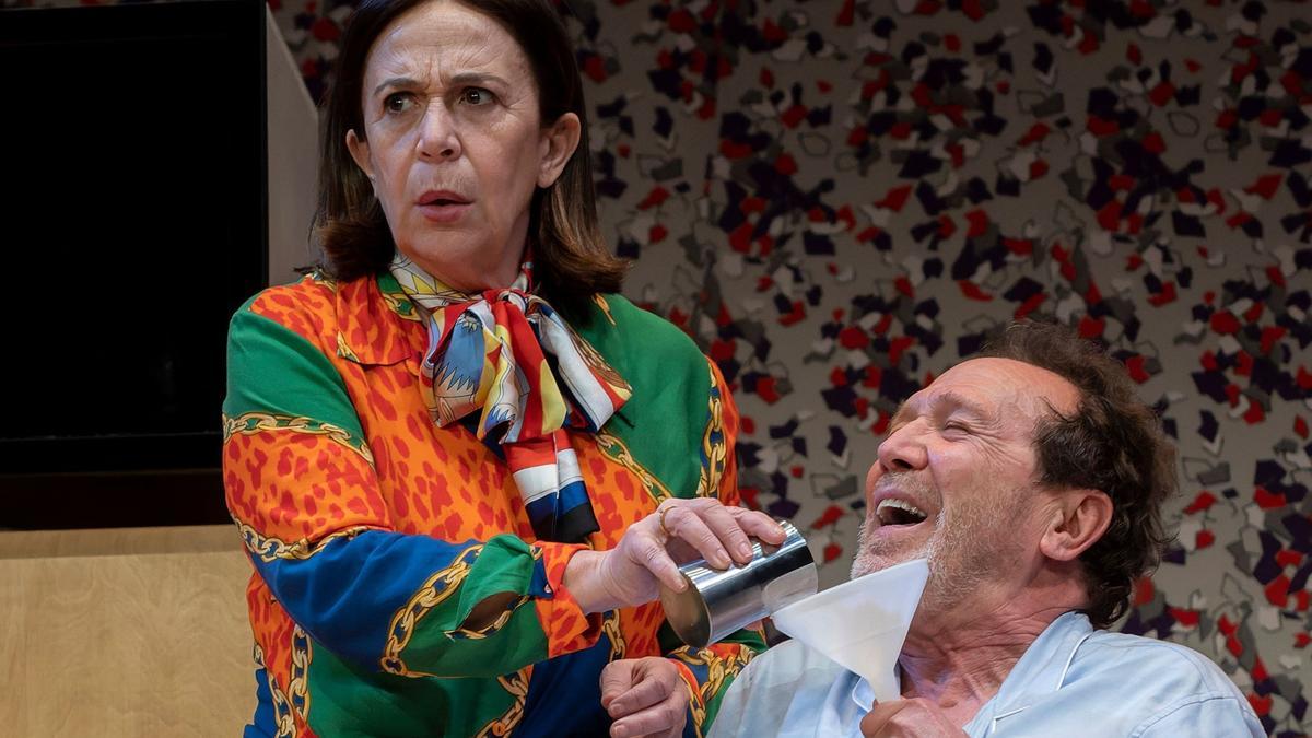 Juan Gea (sentado), en un momento de la representación de &#039;Descarados&#039;.