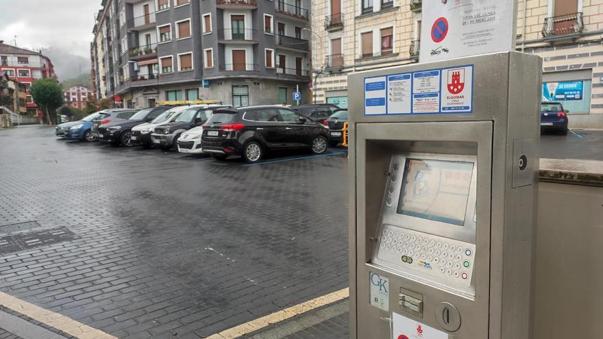 El sistema OTA de aparcamiento gratuito en Elgoibar no descansa en agosto