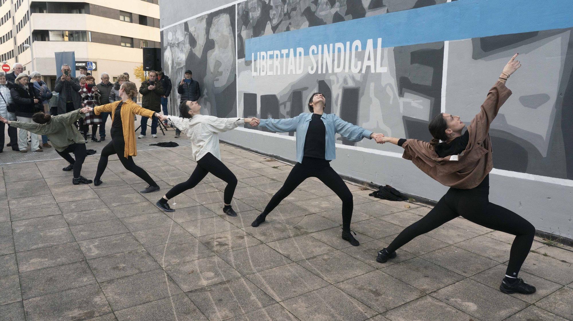 En imágenes: Zabalgana estrena un mural sobre la evolución del movimiento obrero