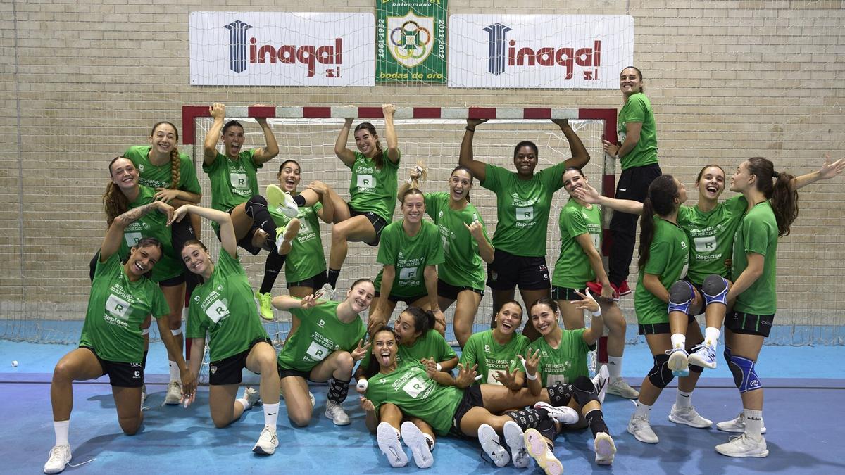 Las jugadoras del Replasa Beti Onak están muy ilusionadas con la temporada que tienen por delante, pese a las adversidades.