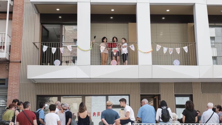 Inaugurado el nuevo Centro Comunitario Azpilagaña, con el que dan comienzo las fiestas del barrio