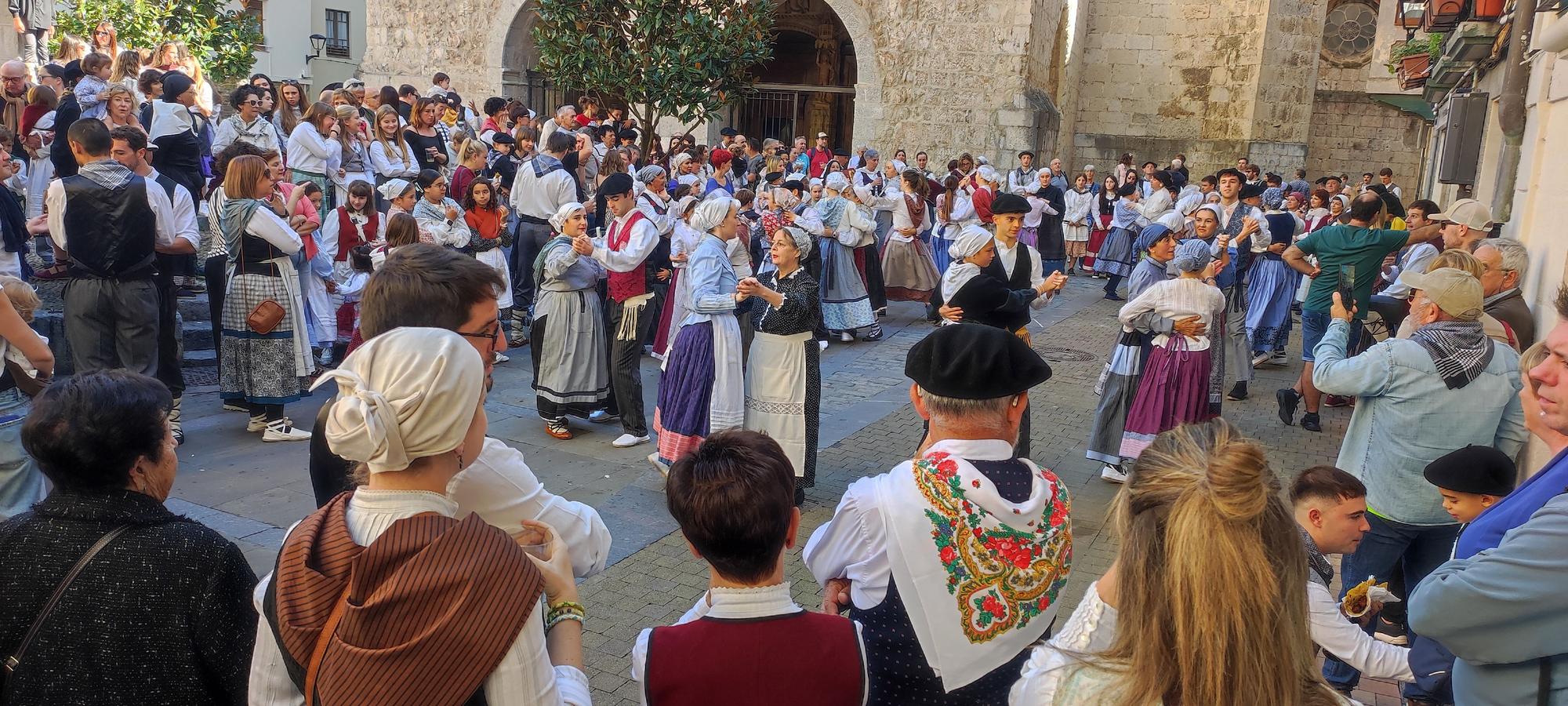 Debako Euskal Jaia iruditan