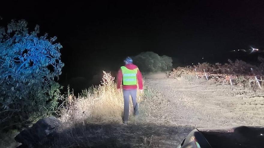 Efectivos de emergencias buscando al hombre desaparecido