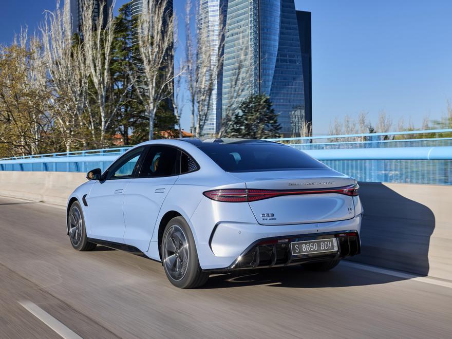 Los coches eléctricos más recomendables por segmentos: las berlinas