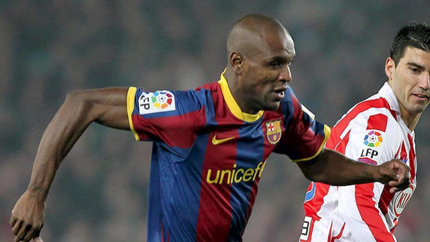 Abidal abandona el hospital y en cuatro semanas podría volver a ejercitarse
