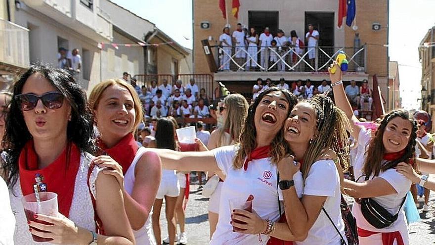 La charanga Riau riau amenizó los pasacalles.