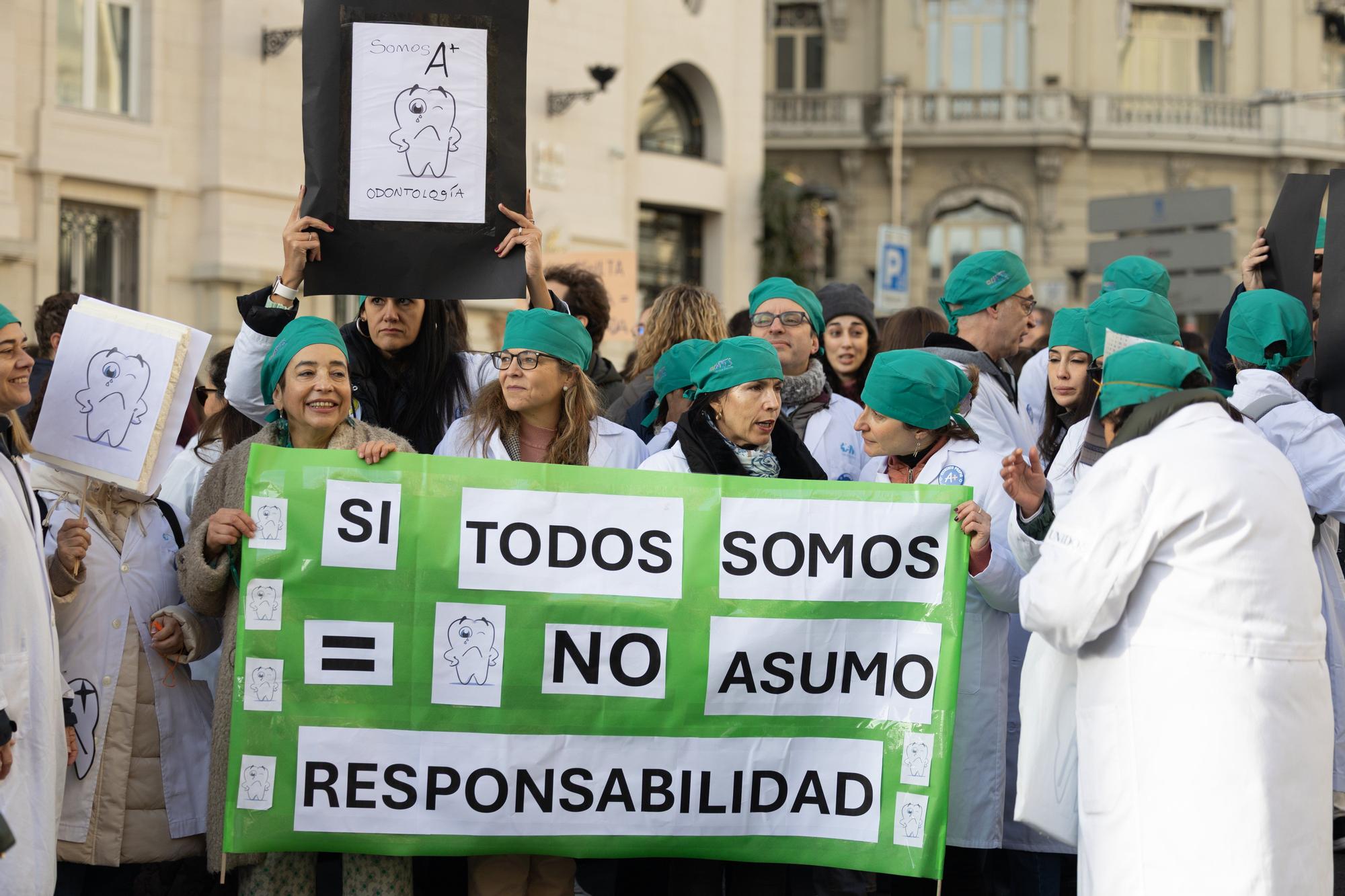 En imágenes: Los médicos mantienen el pulso con Sanidad en una nueva huelga contra el estatuto marco