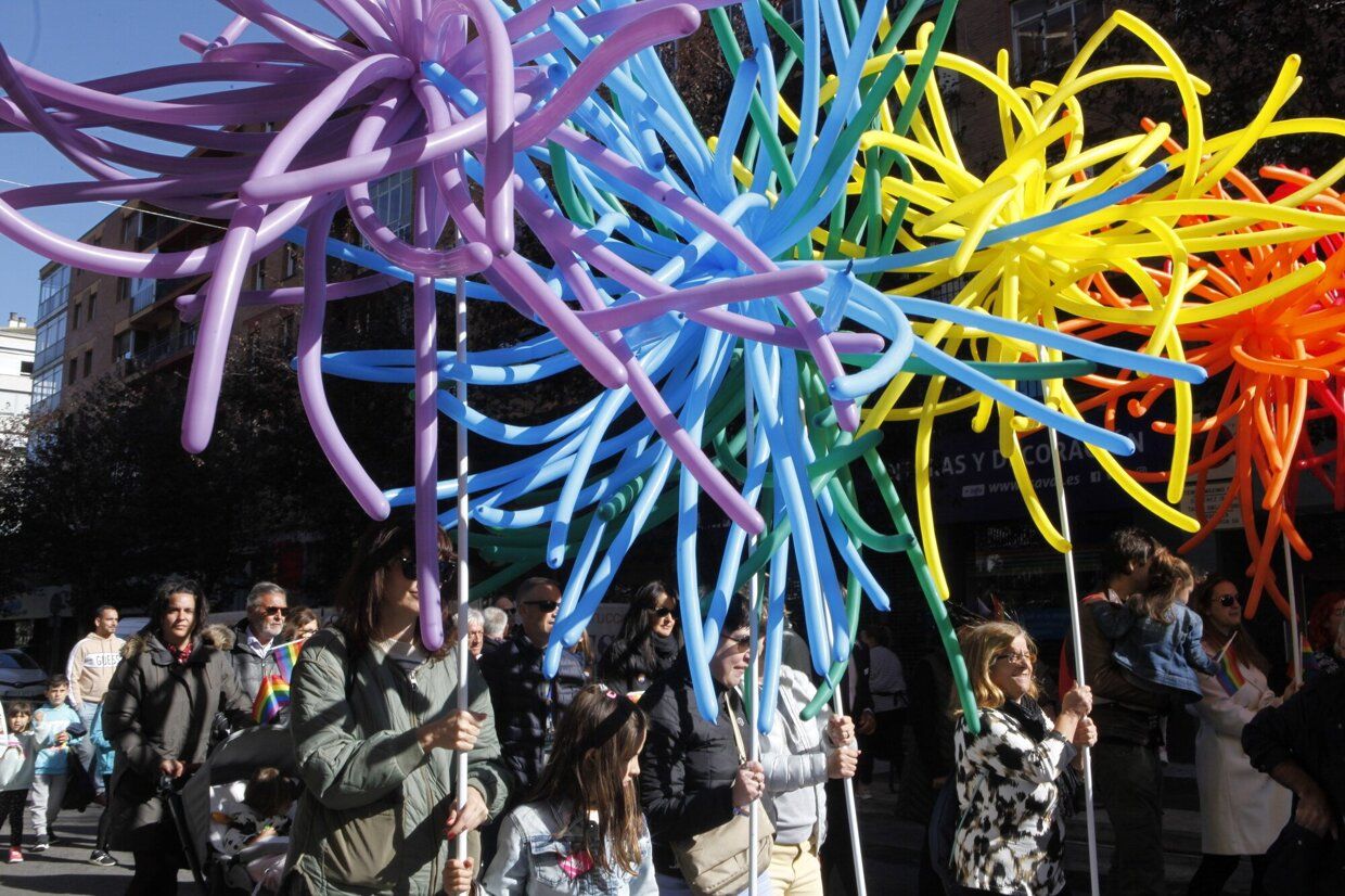 En imágenes: éxito absoluto en la fiesta contra de la LGTBIfobia de la zona Gorbea de Vitoria