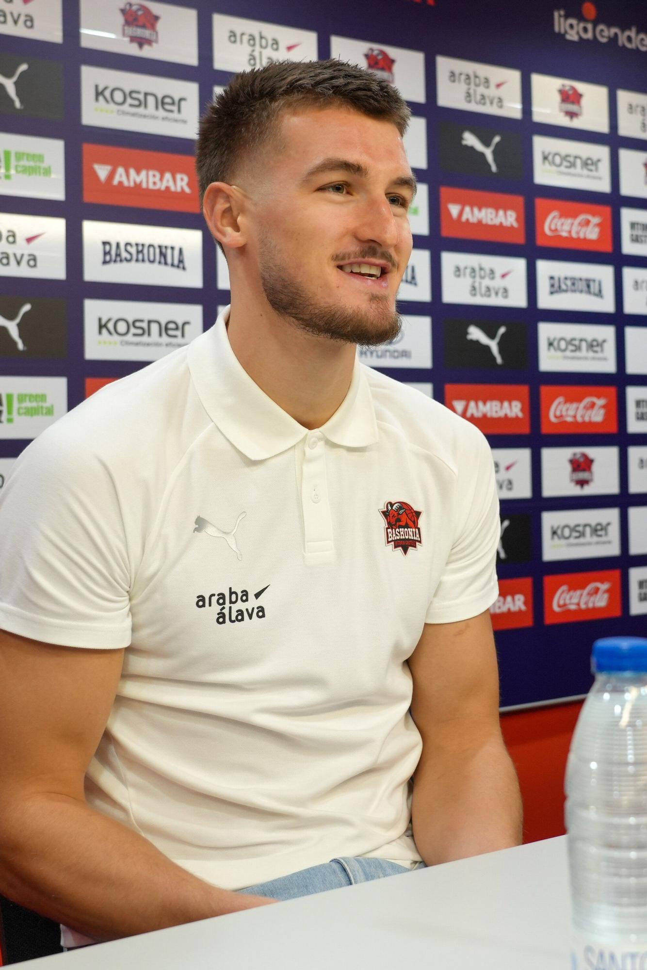 En imágenes: Presentación de Clément Frisch como jugador del Baskonia