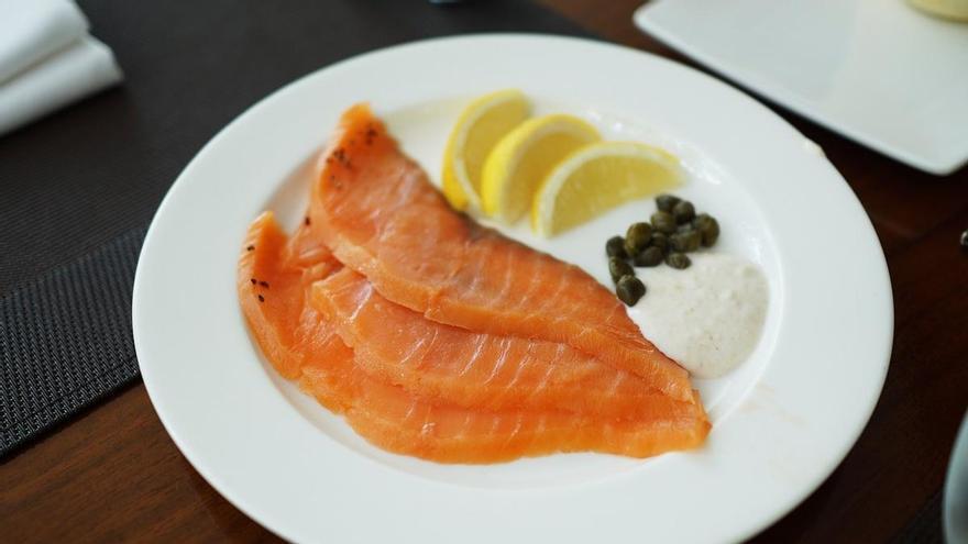 La AESAN extiende la alerta por 'Listeria monocytogenes' en salmón ahumado a un nuevo lote de Carrefour