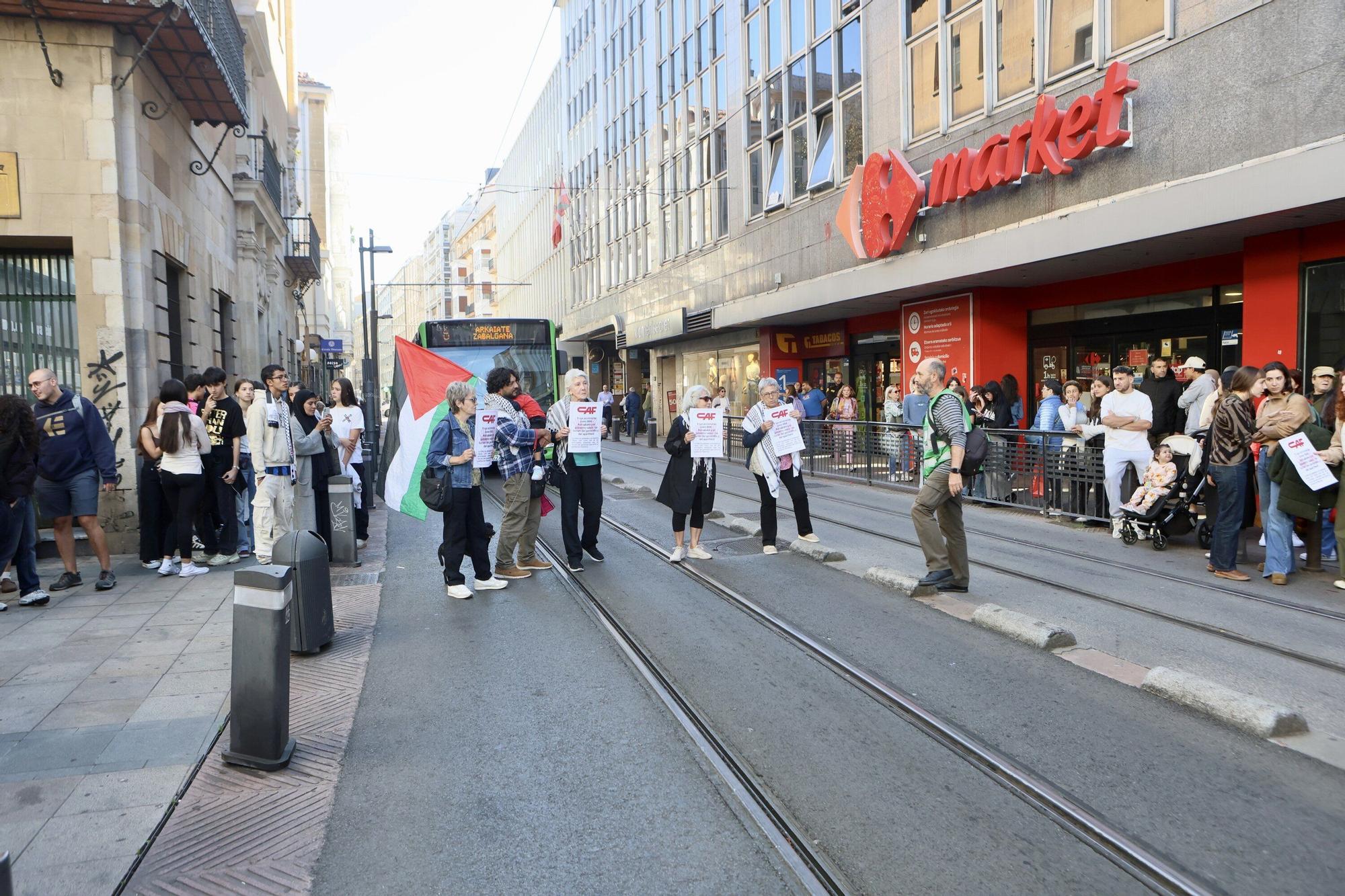 En imágenes: Estudiantes alaveses salen a la calle contra el genocidio en Gaza