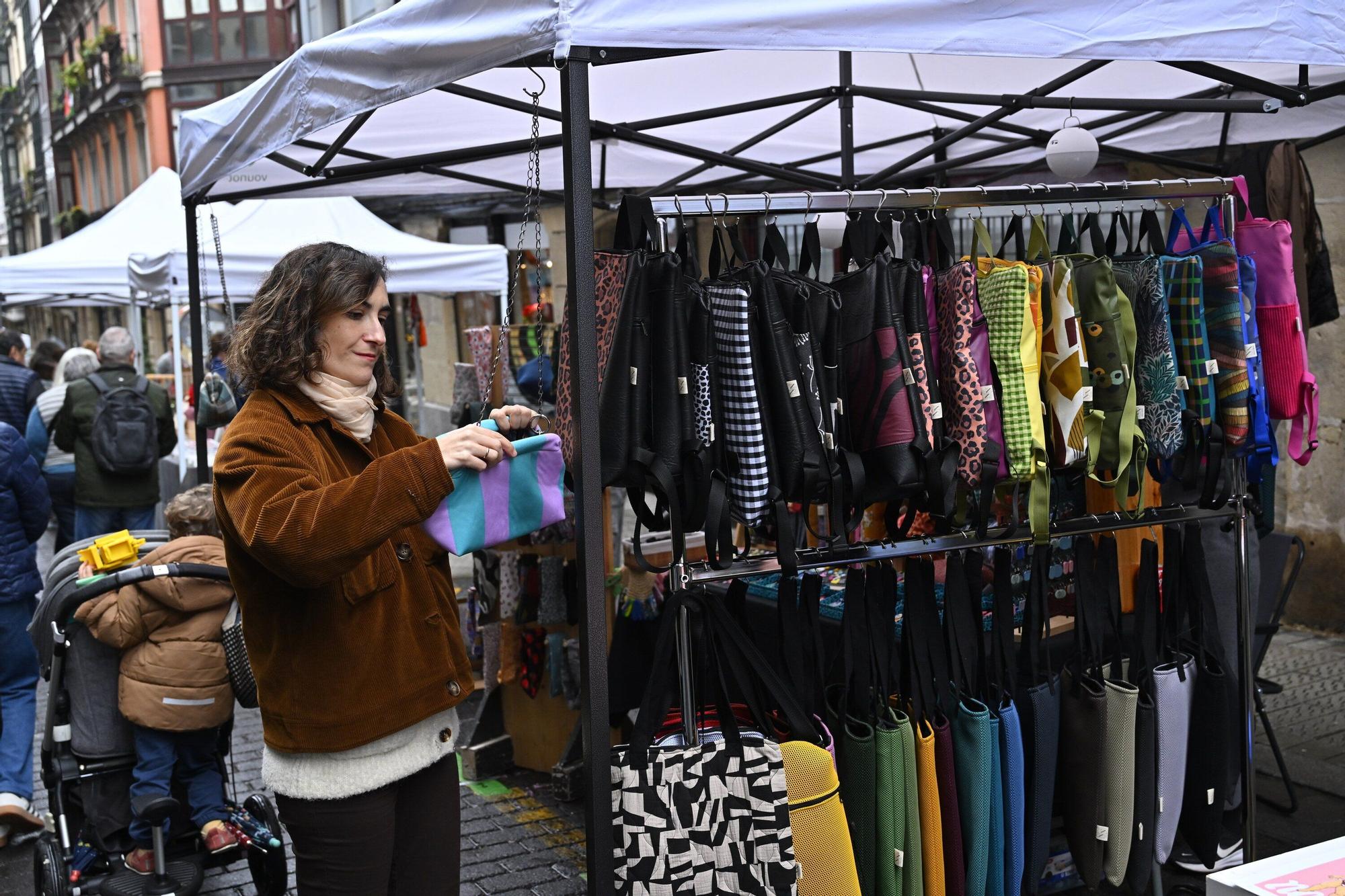 En imágenes: el mercado del Dos de Mayo se viste de Navidad