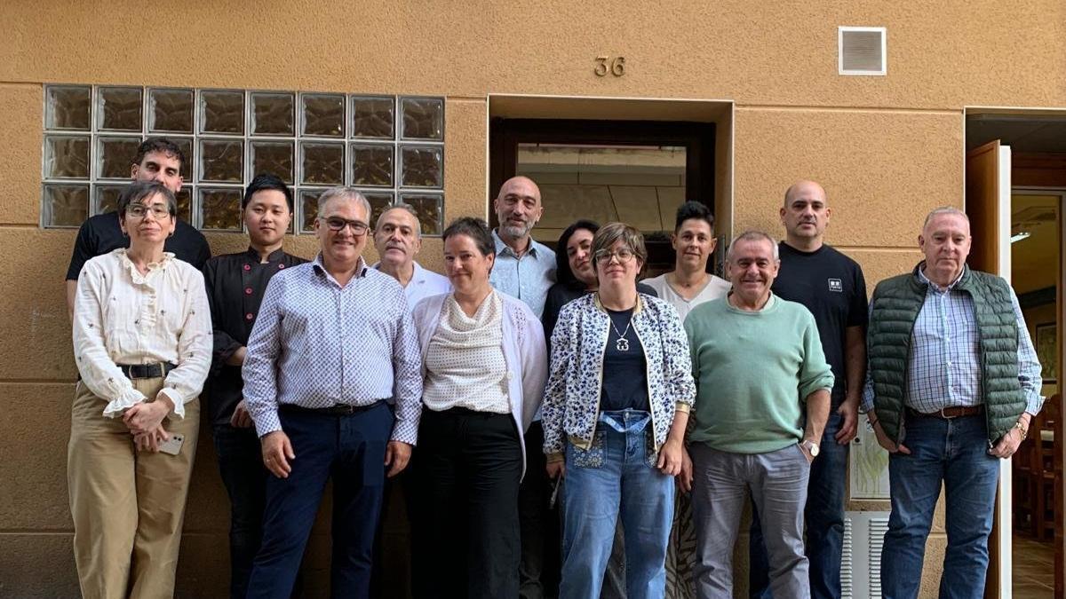 Jurado y participantes en el concurso de pintxos medievales de Estella-Lizarra.