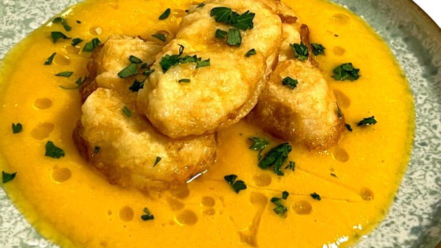 Receta de temporada: merluza con crema de calabaza y langostinos