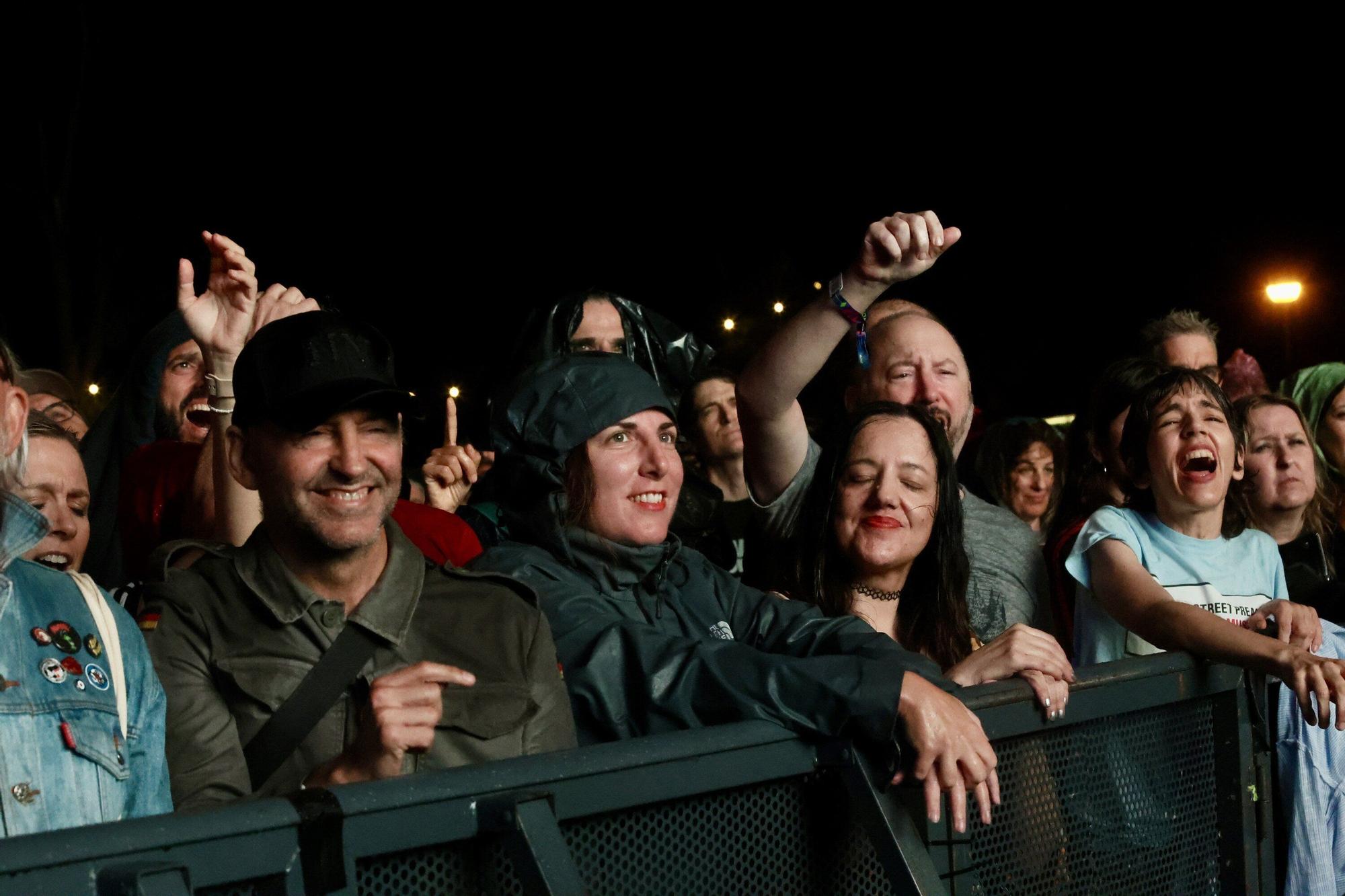 En imágenes: así están siendo los conciertos de este sábado del Azkena Rock Festival