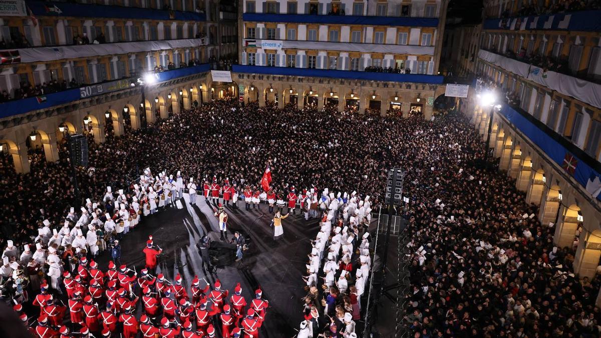 La Unión Artesana, en la plaza de la Constitución, durante la Arriada 2026