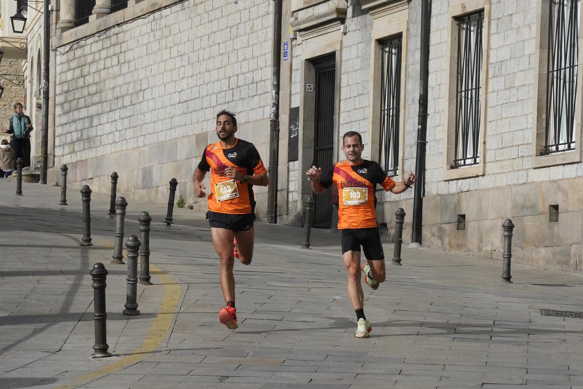 En imágenes: Miles de personas conquistan la Almendra de Gasteiz