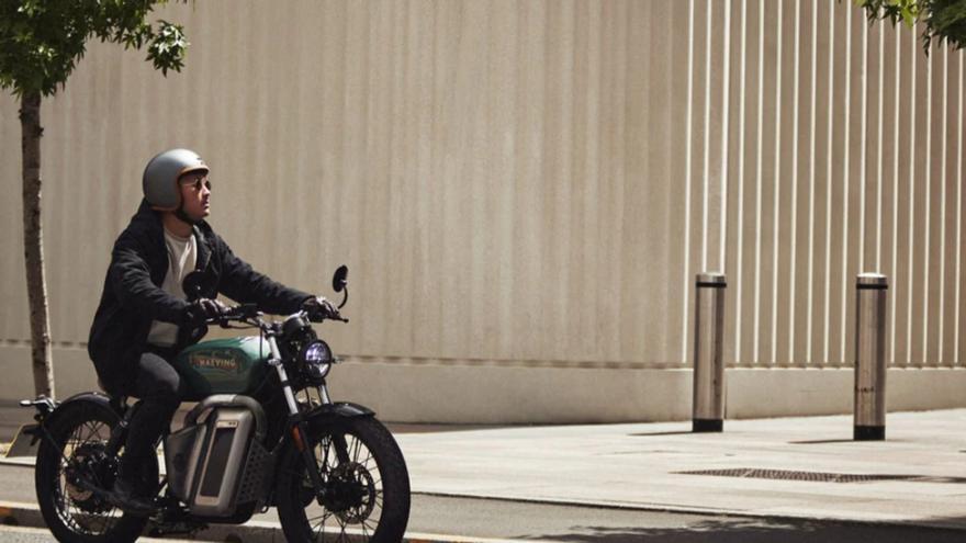 Una moto eléctrica de aire retro con la última tecnología