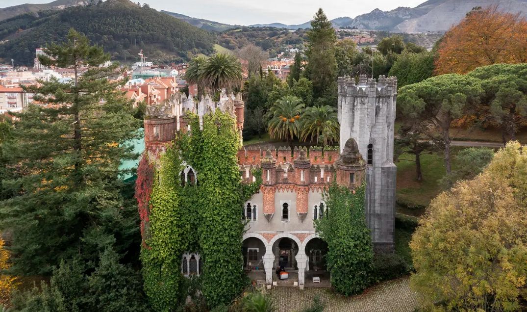 En imágenes: Se ponen a la venta el castillo y los jardines de Ocharan de Castro Urdiales