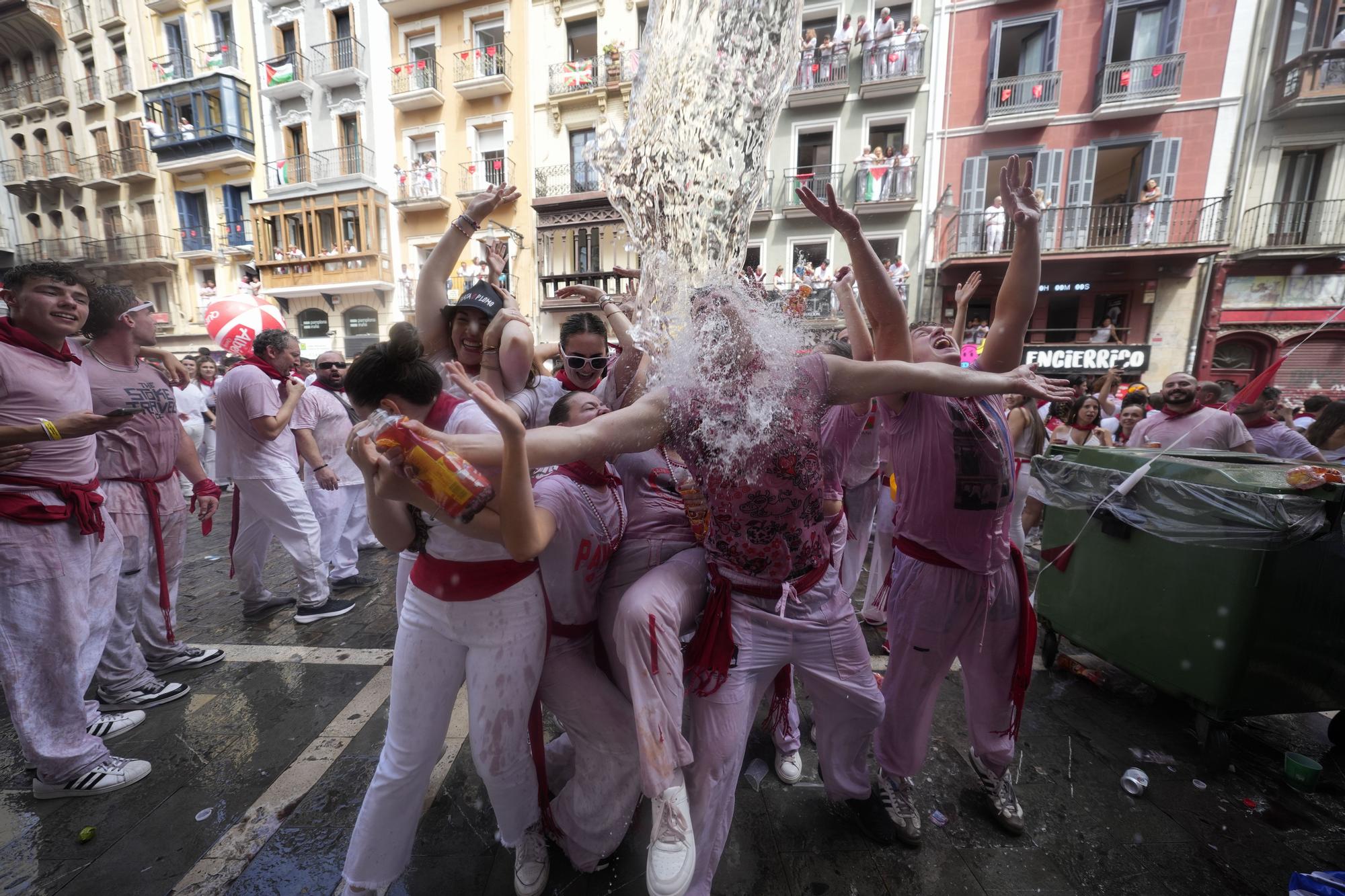 Fotos del  Chupinazo de San Fermín 2025 en Pamplona: ¡La fiesta más internacional se enciende con un grito solidario por Palestina!