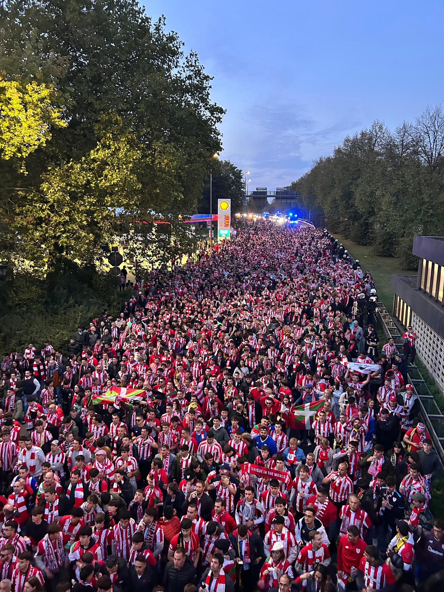 Kalejira del Athletic hasta el campo del Dortmund