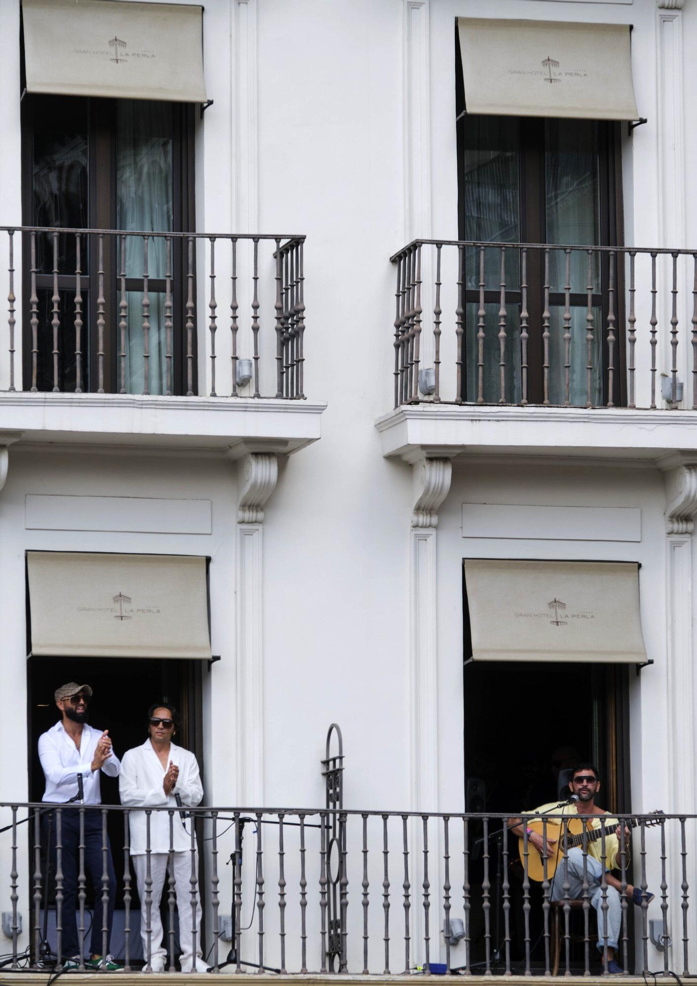 Actuación de Duquende y Julio Romero en la Plaza del Ayuntamiento