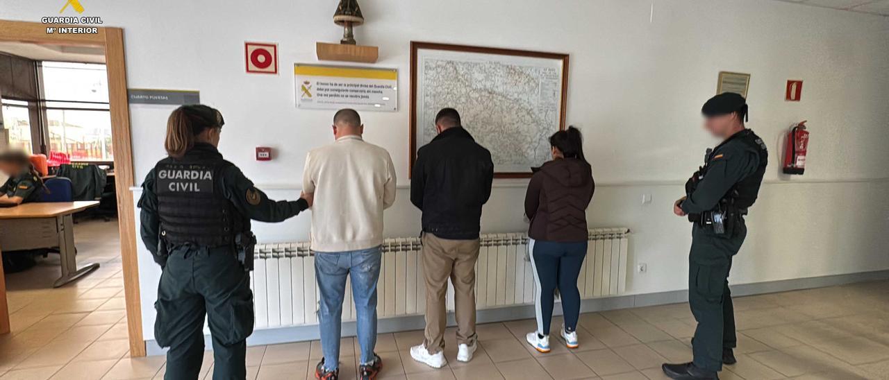 Fotos del operativo de la Guardia Civil que ha desmantelado un grupo criminal de explotación laboral en La Rioja