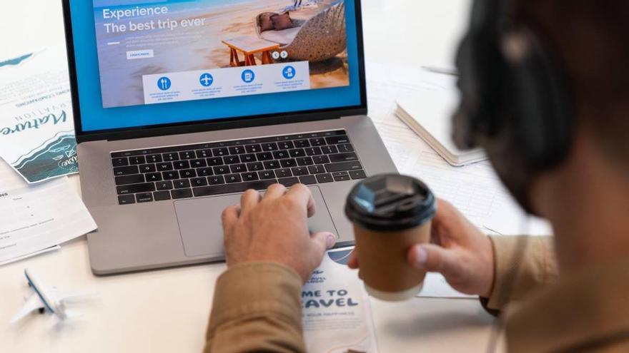 Ojo con las estafas en alojamientos turísticos: la clave de una experta en ciberseguridad para evitar fraudes