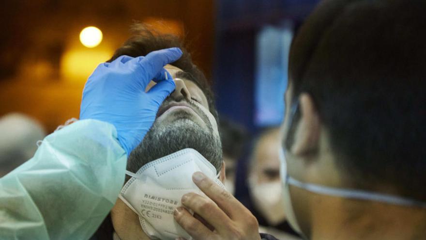 Sanidad notifica 37.108 casos de covid-19 y 444 muertes en el Estado