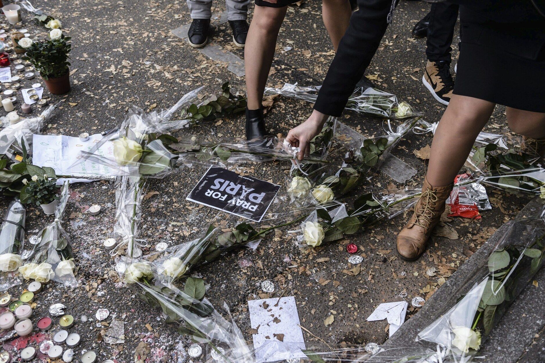 Francia recuerda a las víctimas de los atentados del 13N