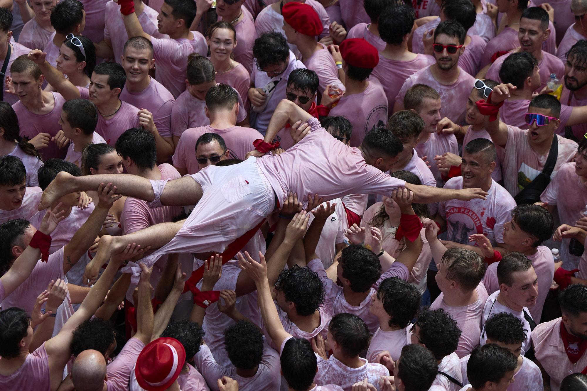 Fotos del  Chupinazo de San Fermín 2025 en Pamplona: ¡La fiesta más internacional se enciende con un grito solidario por Palestina!
