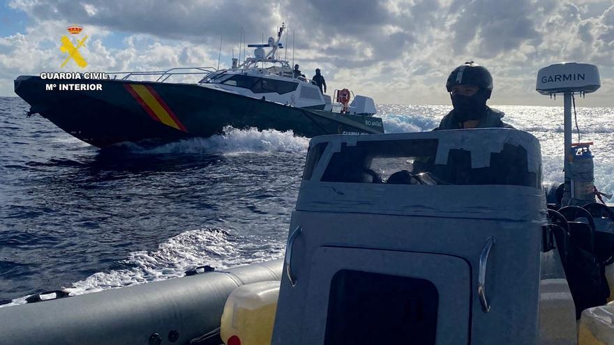 Mueren dos agentes de la Guardia Civil en el choque de dos barcos siguiendo a narcos en Huelva