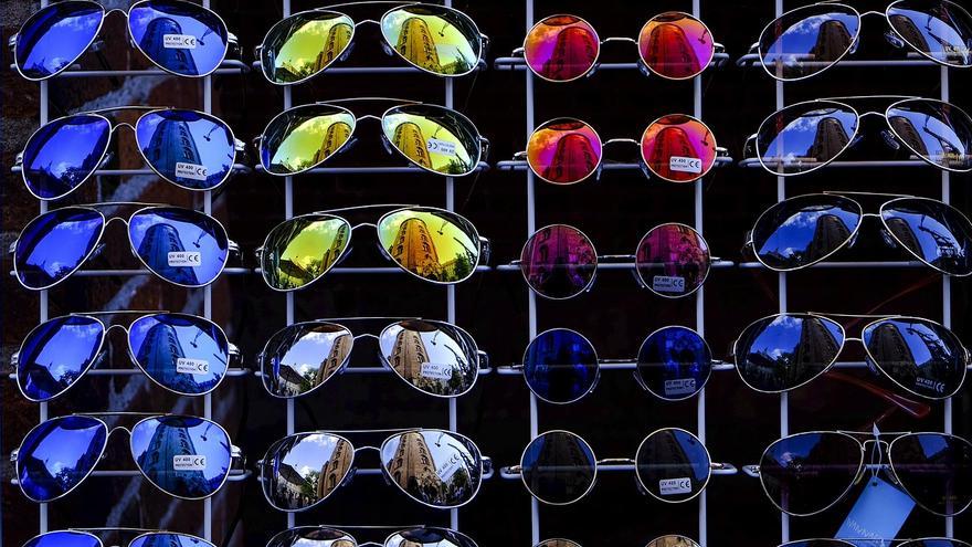 Cuatro condenados a prisión en Navarra por llevar 153 gafas de sol de marca falsificadas