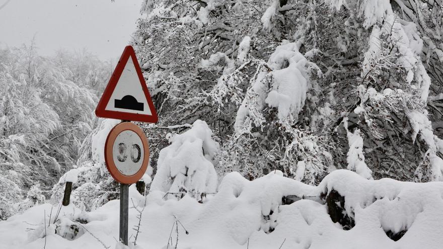 Precaución por hielo y nieve en las carreteras alavesas
