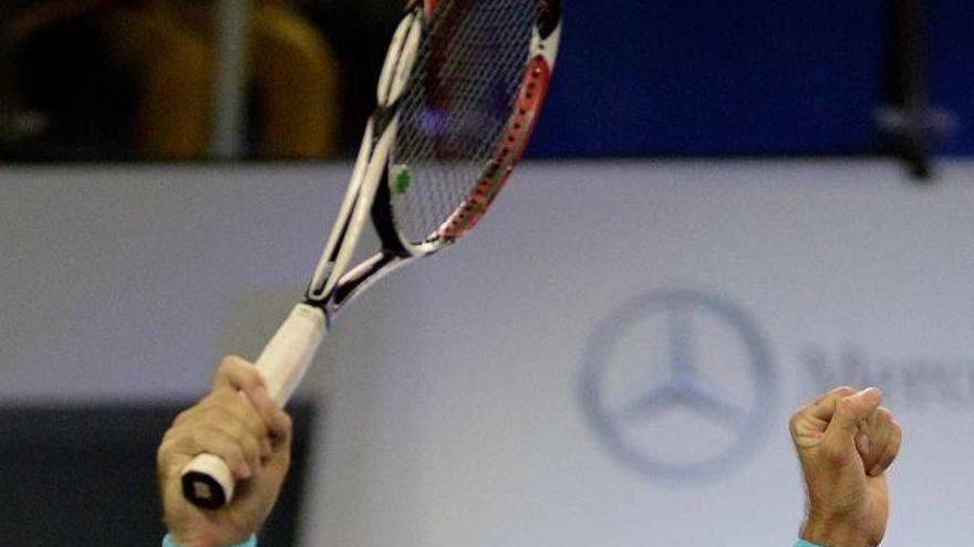 Del Potro vence a Nadal, alcanza la final contra Djokovic y será &quot;Maestro&quot;
