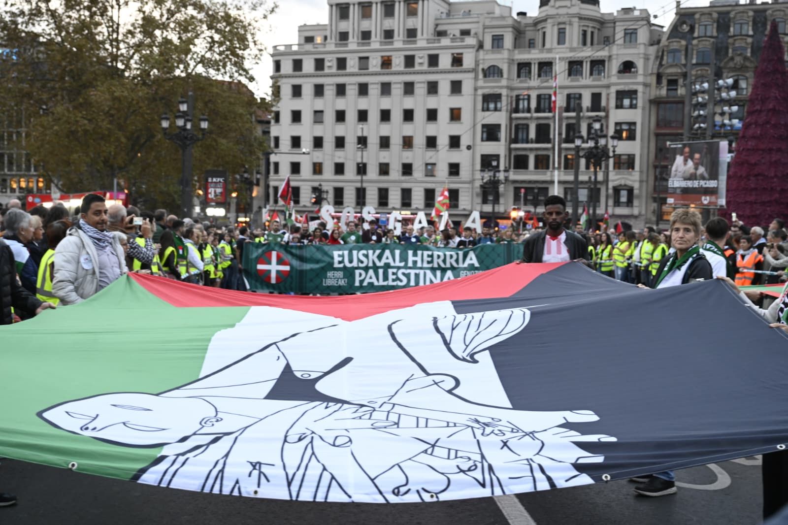 Cientos de personas marchan en Bilbao en apoyo a Palestina
