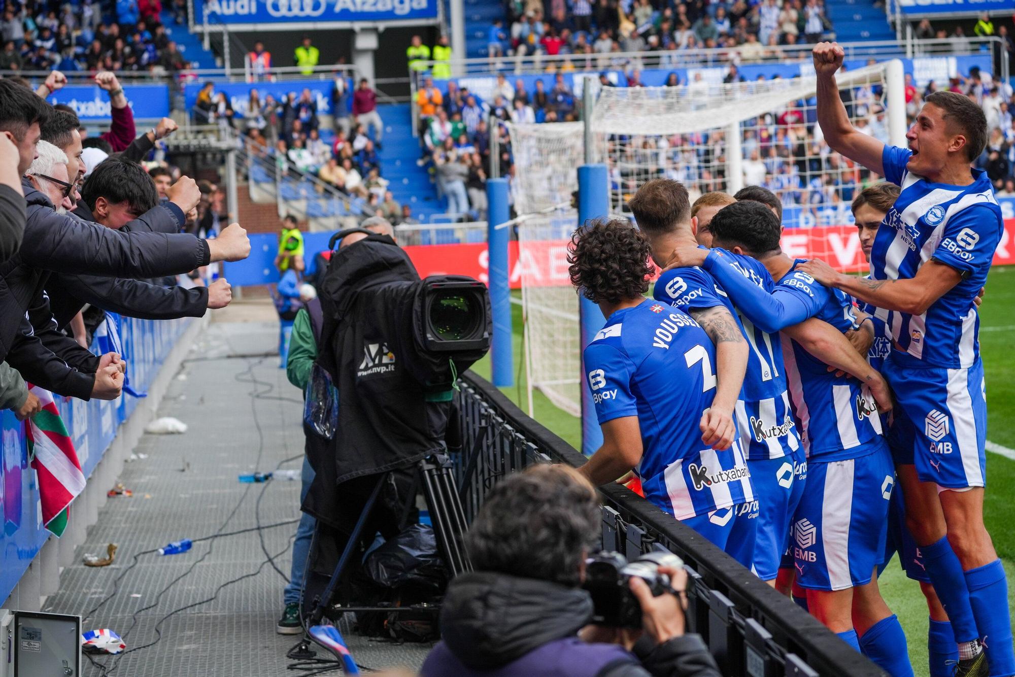 En Imágenes: El Alavés se impone al Elche