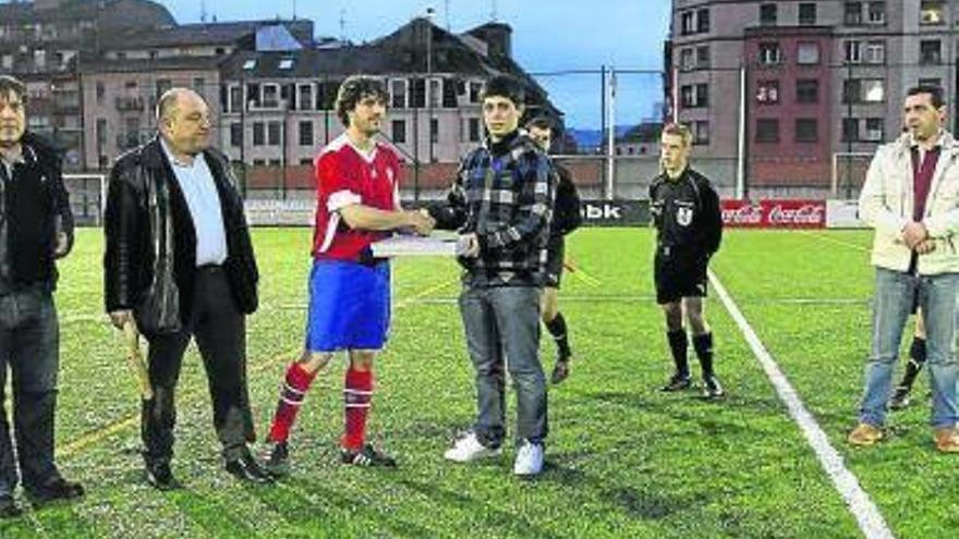 El Indautxu recuerda a Leandro Jauregi